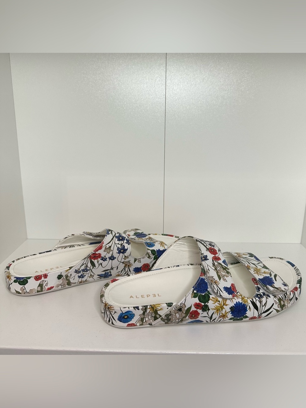 Alepel floral sandals